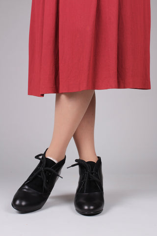 1940er ankelstøvle med fine detaljer i ruskind - Sort - Lillie